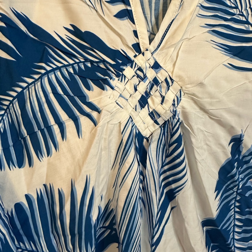 Blue and White Leaf Print Swim Cover Up. - Picture 4 of 5